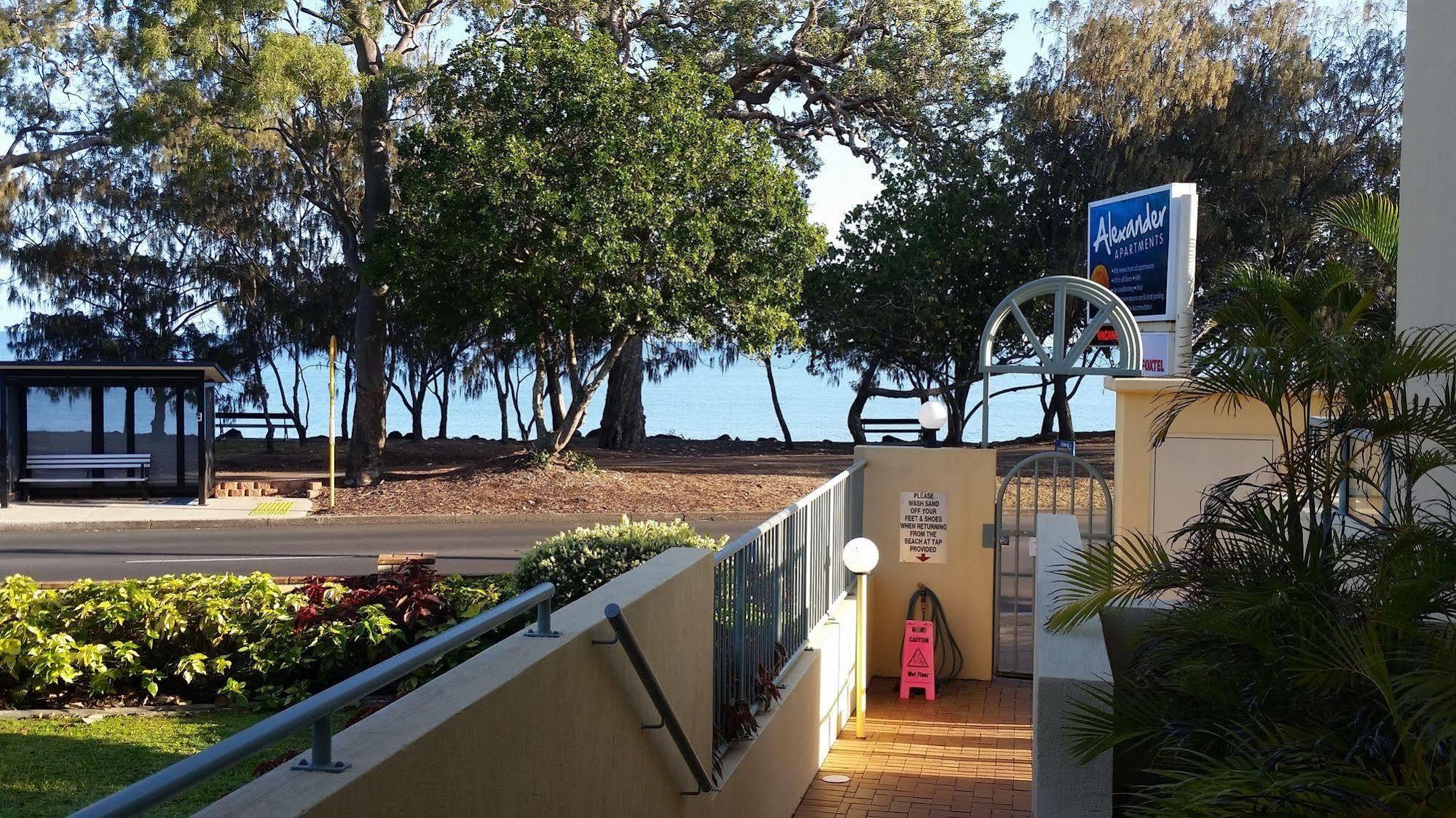 Alexander Beachfront Apartments Херви-Бэй Экстерьер фото